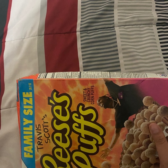 Travis Scott Reese’s puffs - Picture 2 of 5